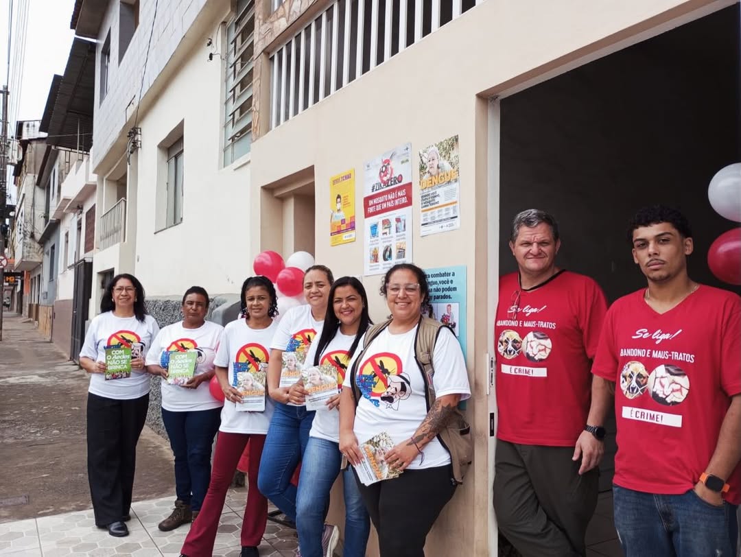 Agentes de combate às endemias realizam ação de prevenção contra a dengue em Santos Dumont